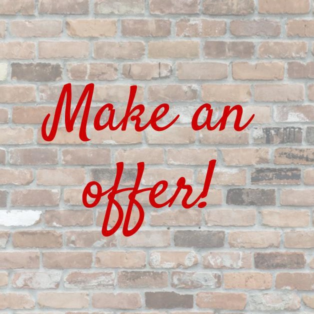 Make an offer with the make an offer button❤️🤍